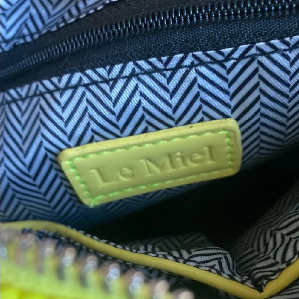 Vibrant Yellow Shoulder Bag with Textured Finish and Chain Detail - Picture 7 of 9